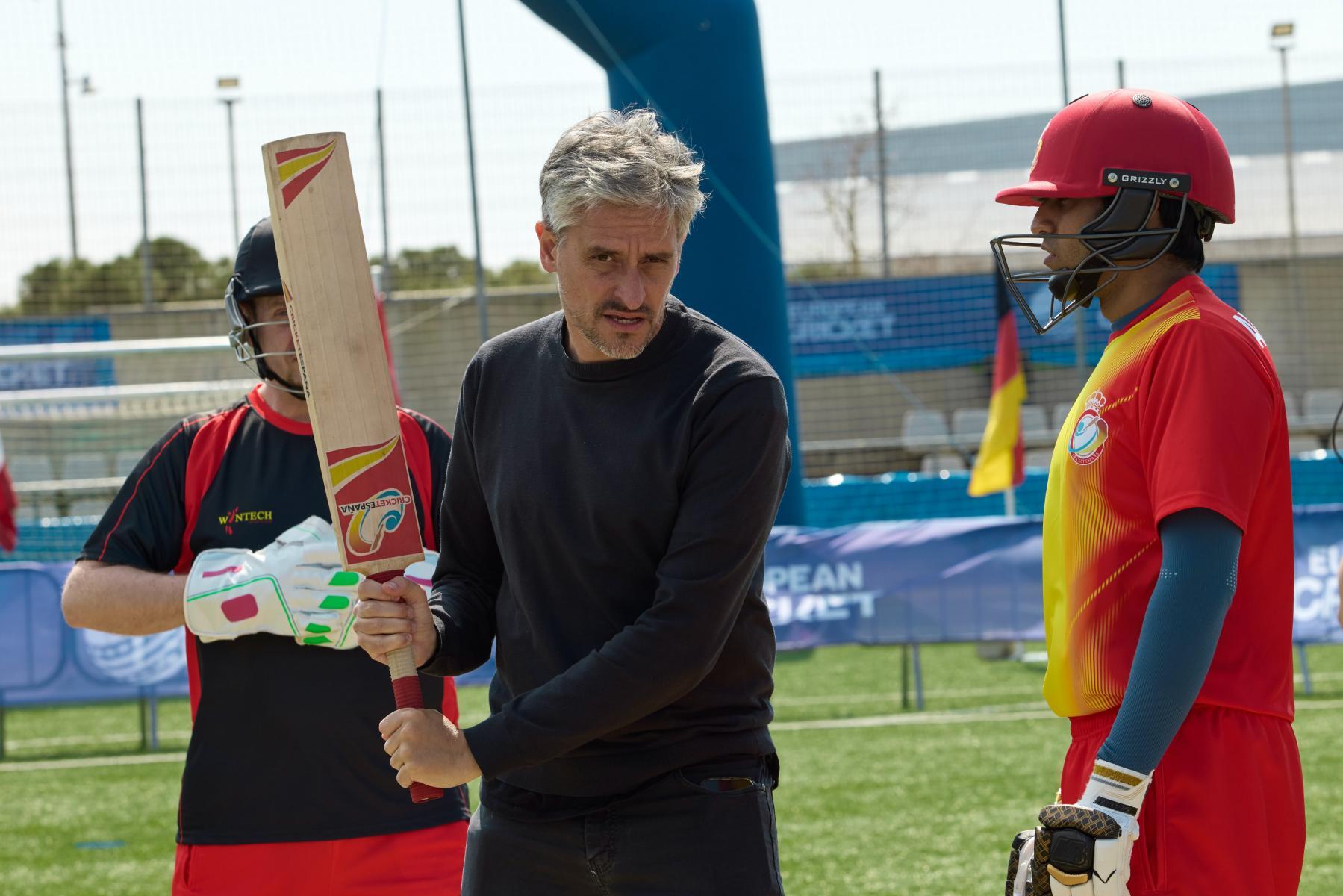 Inspirada en fets reals. Mario (Paco León) és un entrenador amb una missió impossible: aconseguir que Espanya triomfi en el seu primer Europeu de criquet. Però Espanya és un país sense tradició en aquest esport i l