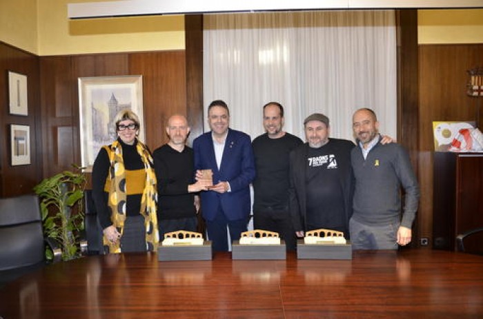 Els cineastes Esteve Soler, Gerard Quinto i David Torras cedeixen el Premi Gaudí a la ciutat de Manresa