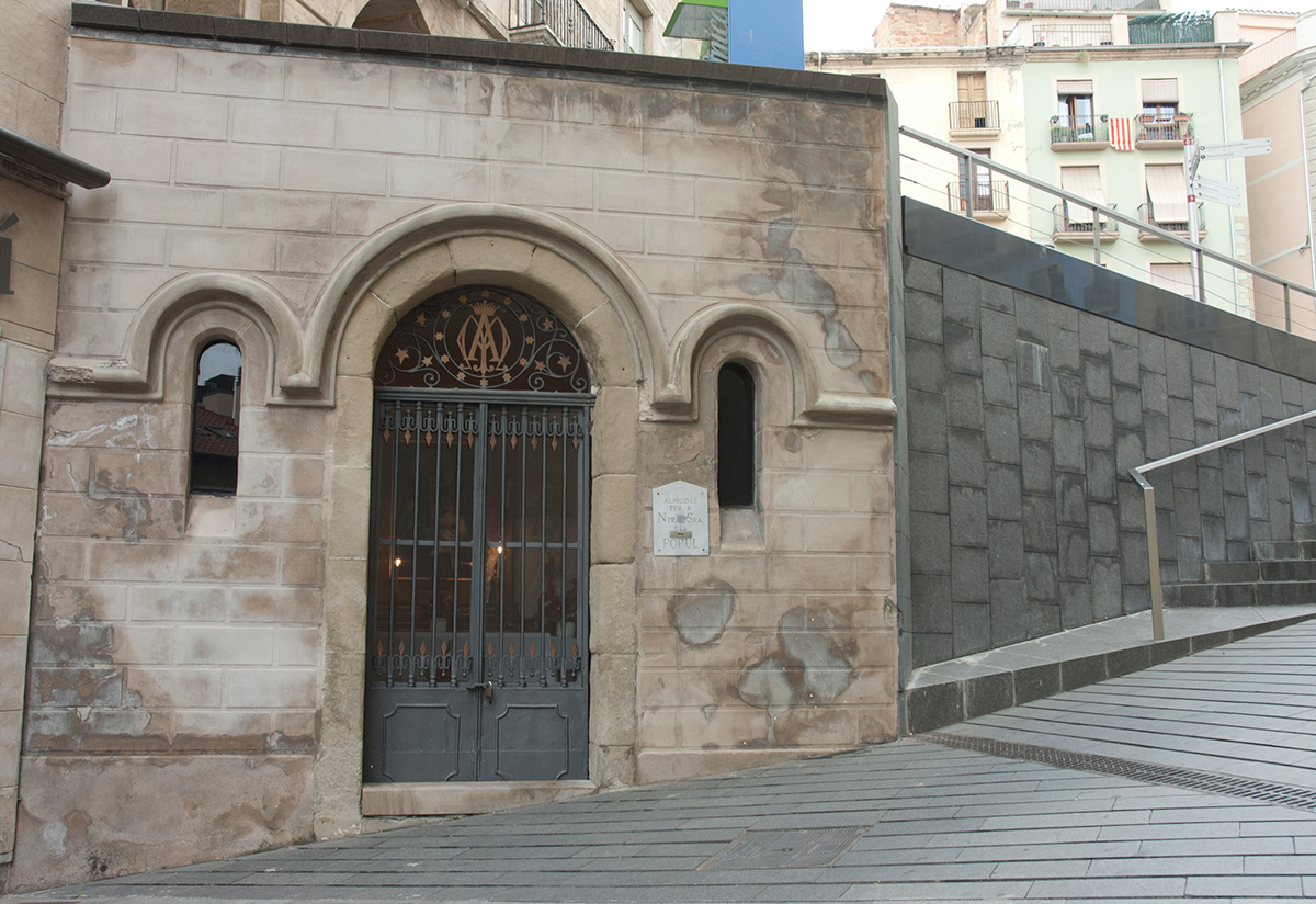 Façana de la capella de la Mare de Déu del Pòpul