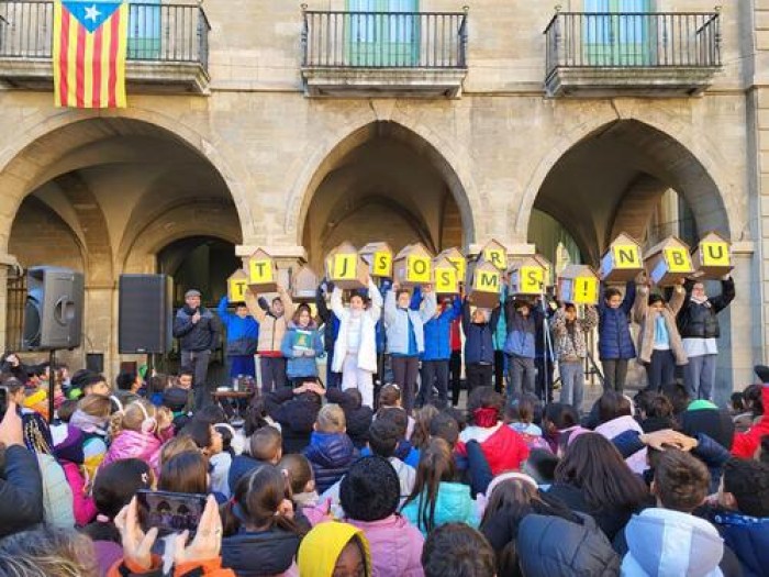 Els infants de Manresa fan un crit pel dret a sentir-se segurs i créixer en un entorn d