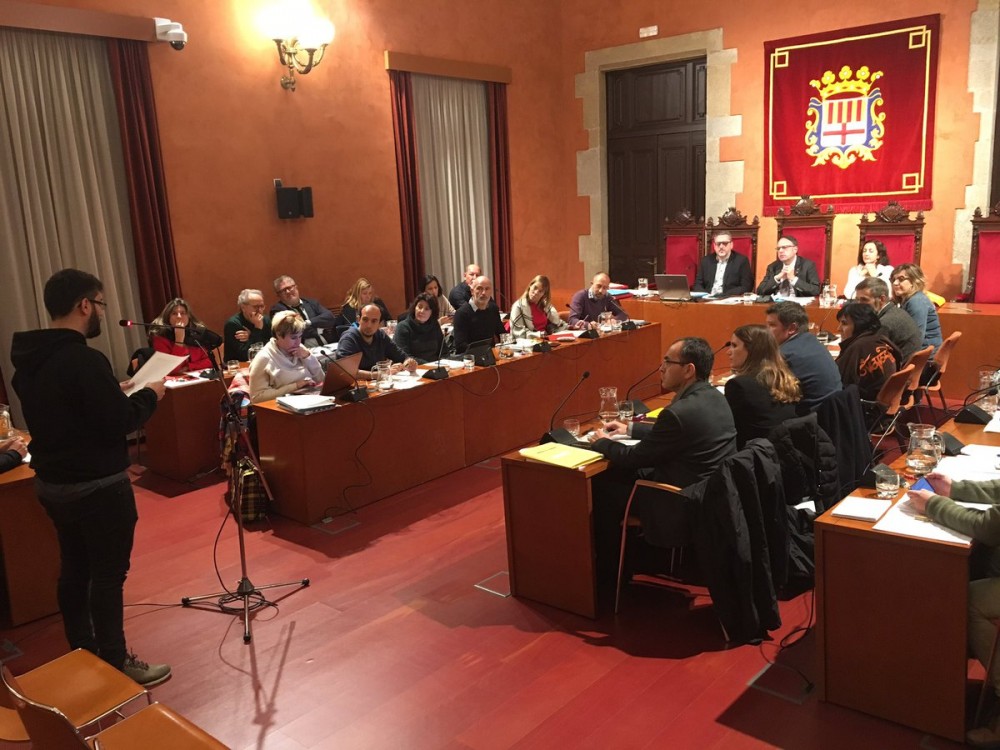El govern municipal es compromet davant del Ple a fer un estudi sobre la possibilitat d'assumir la gestió directa de concessions municipals 