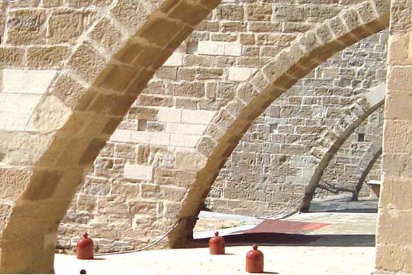 Visita a les cobertes de la Seu amb tast de vins · Mediterrània 2019