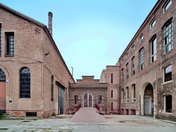 Vine a visitar l'Anònima!