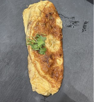 TRUITA FARCIDA DE CEBA I CARBASSÓ ACOMPANYADA DE PA AMB TOMÀQUET