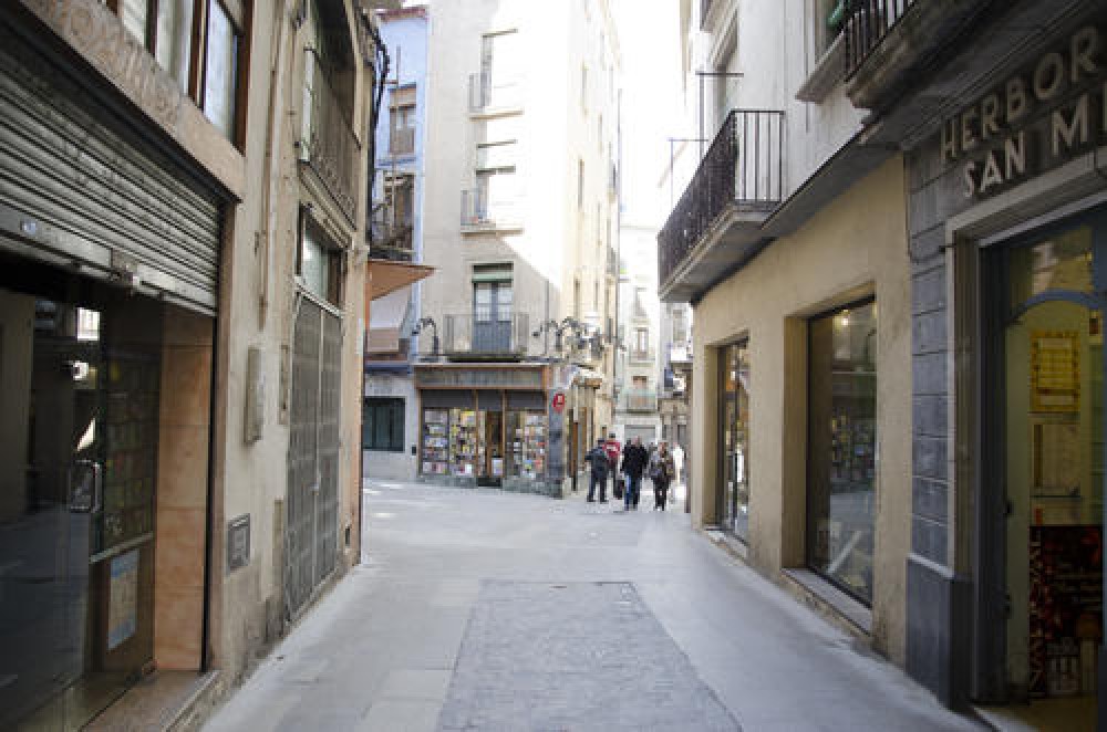 L'Ajuntament amplia els avantatges fiscals per fer reformes i obrir nous negocis al Centre Històric de Manresa  