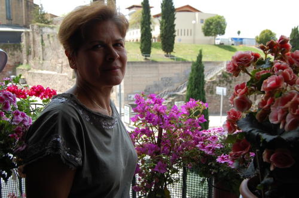 Pepi Sánchez guanya al primer concurs de guarniment floral de balcons al Centre Històric de Manresa 
