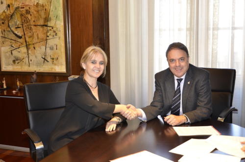 L'Ajuntament de Manresa i la Fundació Privada Rosa Oriol signen un conveni per ajudar famílies amb risc d'exclusió social