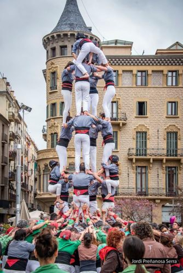 Fotografia i poesia es donen la mà en una exposició inspirada en la cultura popular a Manresa