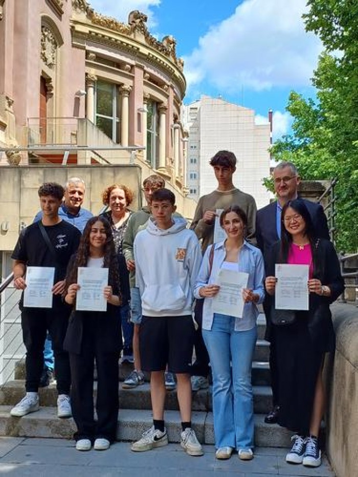 Alumnat de batxillerat lliura els treballs de recerca de temàtica local i comarcal a la Biblioteca del Casino