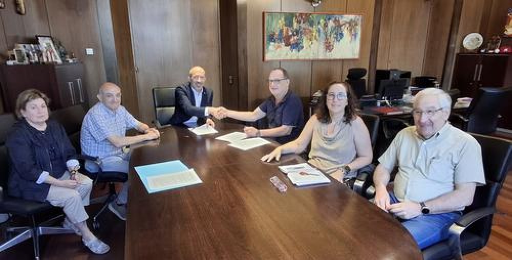 L'Ajuntament i la Federació d'Associacions de Veïns i Veïnes de Manresa signen el conveni regulador del Pla de Desenvolupament Comunitari
