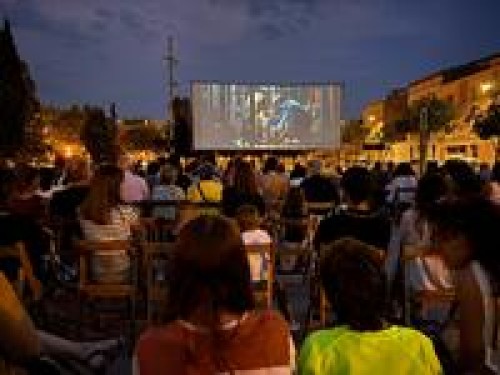 El cinema a la fresca en català clou quatre mesos d'activitat cultural per promoure la llengua i la cohesió social als barris de Manresa