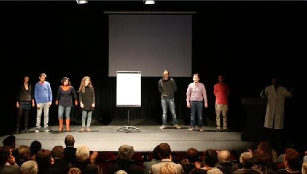 El Kursaal es va omplir per veure el documental El Gresol, sobre els projectes socials que es realitzen als barris de Manresa