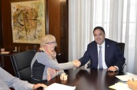 L'Ajuntament i l'Associació de Veïns signen el conveni marc del barri de les Escodines