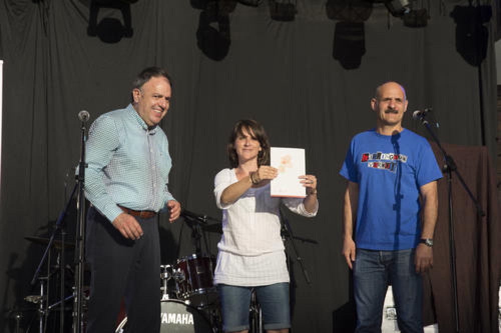 El número 6 del carrer Barreres guanya el 2n concurs de balcons amb flors del Centre Històric de Manresa
