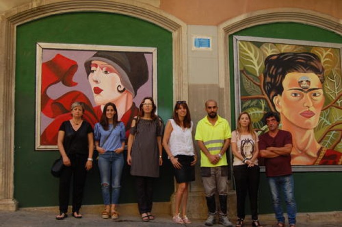 S'estrena a l'antiga Cambra de Comerç el mural dedicat a pintores oblidades i realitzat per alumnes del projecte Treball als barris