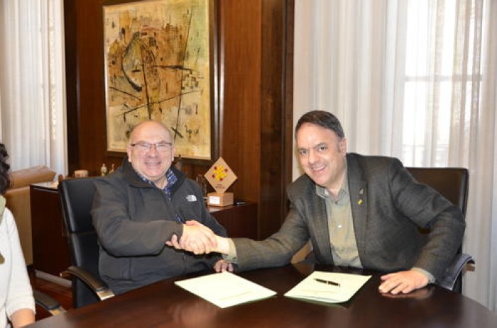 Donació de la col·lecció de segells d'Antoni Creus Lladors a l'Ajuntament de Manresa 