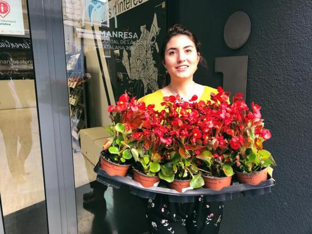 Més comerços i entitats s'impliquen en el Concurs de Guarniment Floral de Balcons del Centre Històric