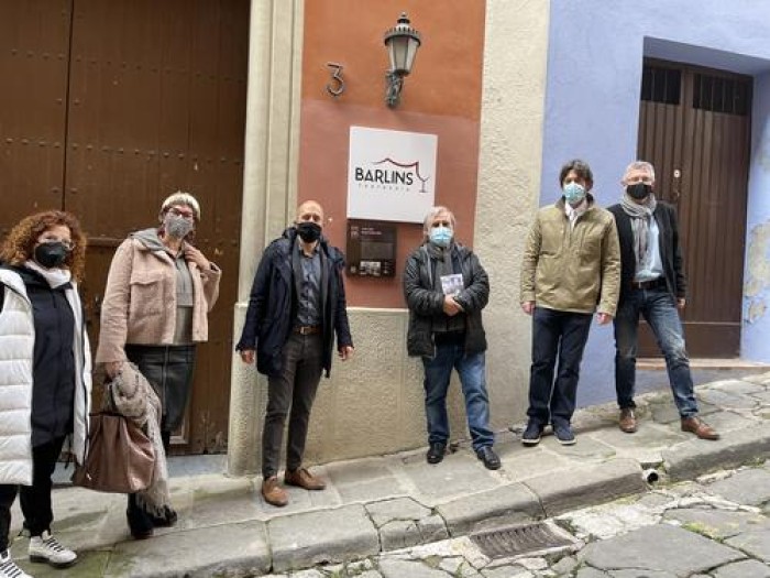 La descoberta d'una placa als Carlins dona el tret de sortida al projecte sobre els teatres i cinemes de Manresa impulsat pel Galliner amb motiu de la Llum