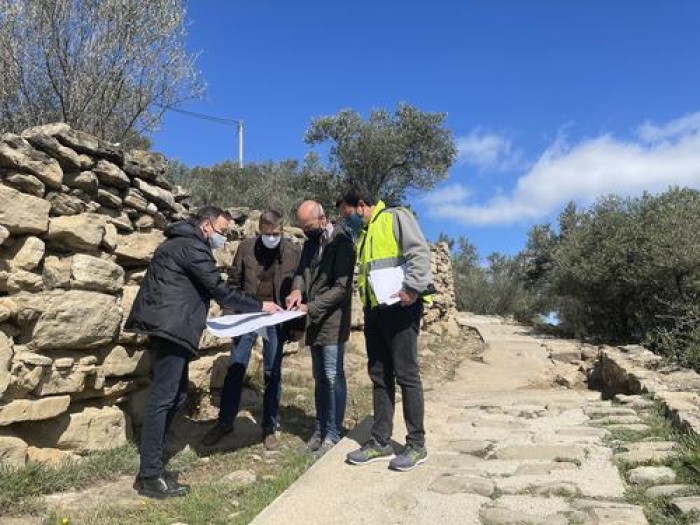 Manresa inicia els treballs  per millorar la  senyalització i els murs de pedra seca al tram final del Camí Ignasià