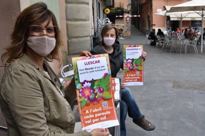  A l'abril cada paraula val per mil torna als aparadors dels comerços de Manresa 