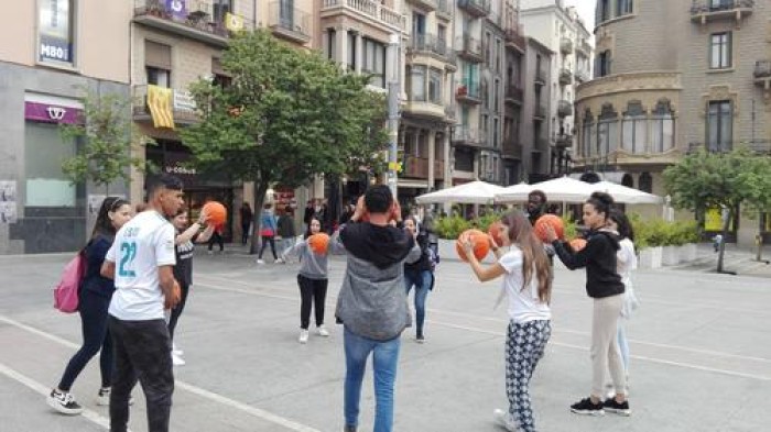 El projecte 'Bots pel Canvi Manresa 2022' es presenta dimecres amb una sessió oberta i participativa de 'Basket Beat' a la plaça Major