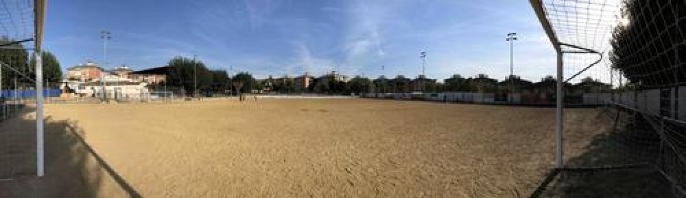 Arrenquen les obres per posar gespa artificial al camp de futbol de la Balconada