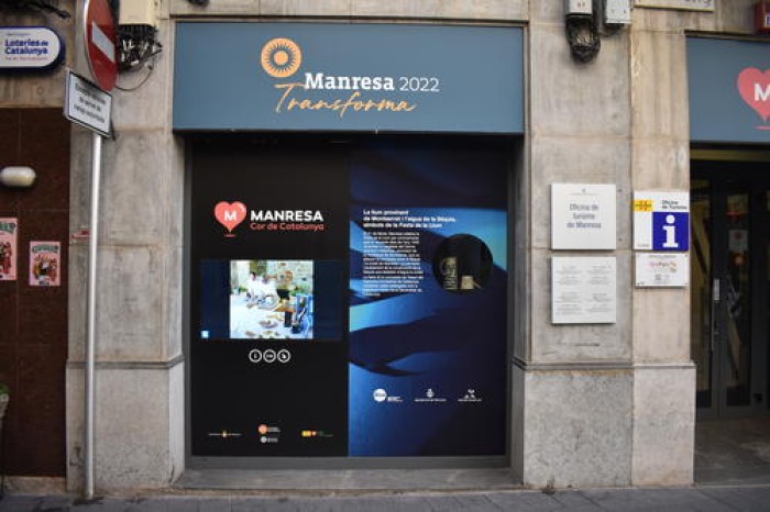 Manresa exhibeix els símbols de la Llum i l'Aigua a l'Oficina de Turisme