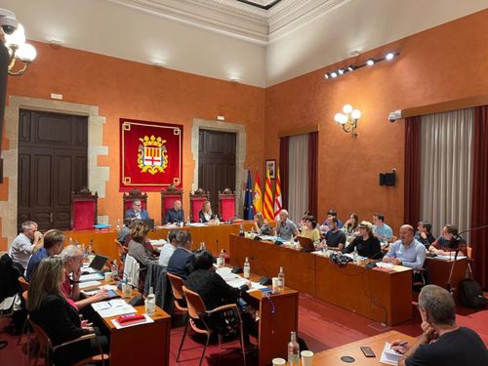 Crònica del ple: El ple aprova les ordenances fiscals per al 2023 i la remunicipalització de la zona blava