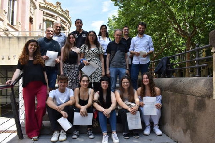 Alumnes de batxillerat lliuren els treballs de recerca de temàtica local i comarcal a la Biblioteca del Casino 