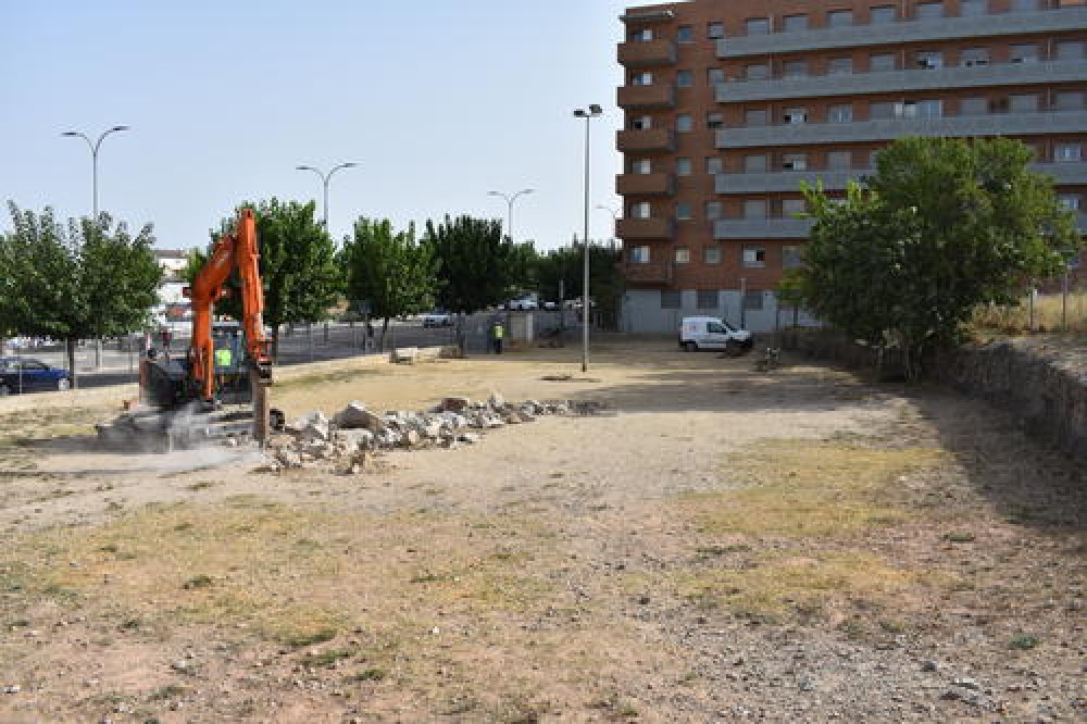 L'Ajuntament de Manresa inicia els treballs per millorar l'àrea de gossos del carrer Joan Fuster