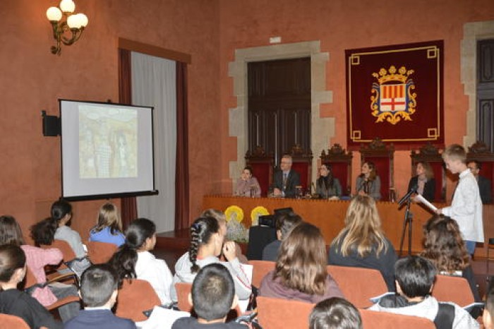 Un pregó infantil escenificat en forma d'auca rememora la història de la Séquia i el misteri de la Llum 