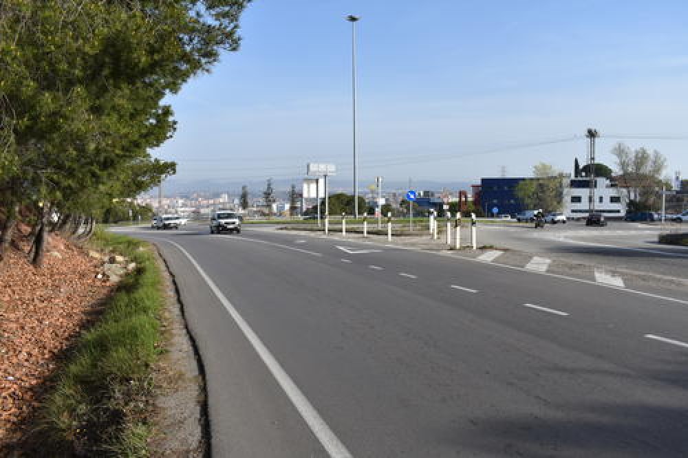 Afectacions de trànsit pels treballs de construcció de la vorera que connectarà el carrer Alvar Aalto amb la passera entre Cal Gravat i Bufalvent