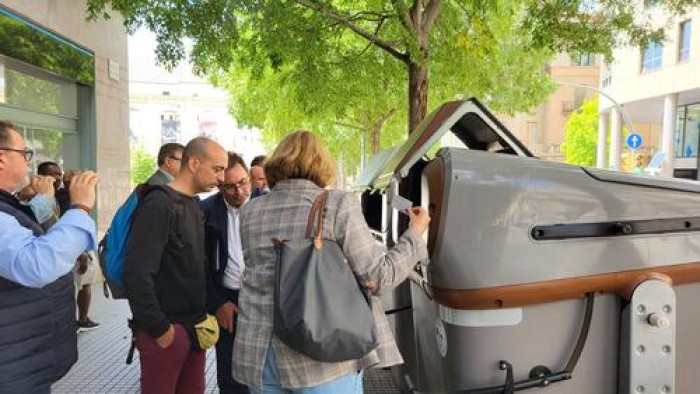 Deu institucions de Catalunya i Balears coneixen de primera mà el nou model de recollida de residus de Manresa