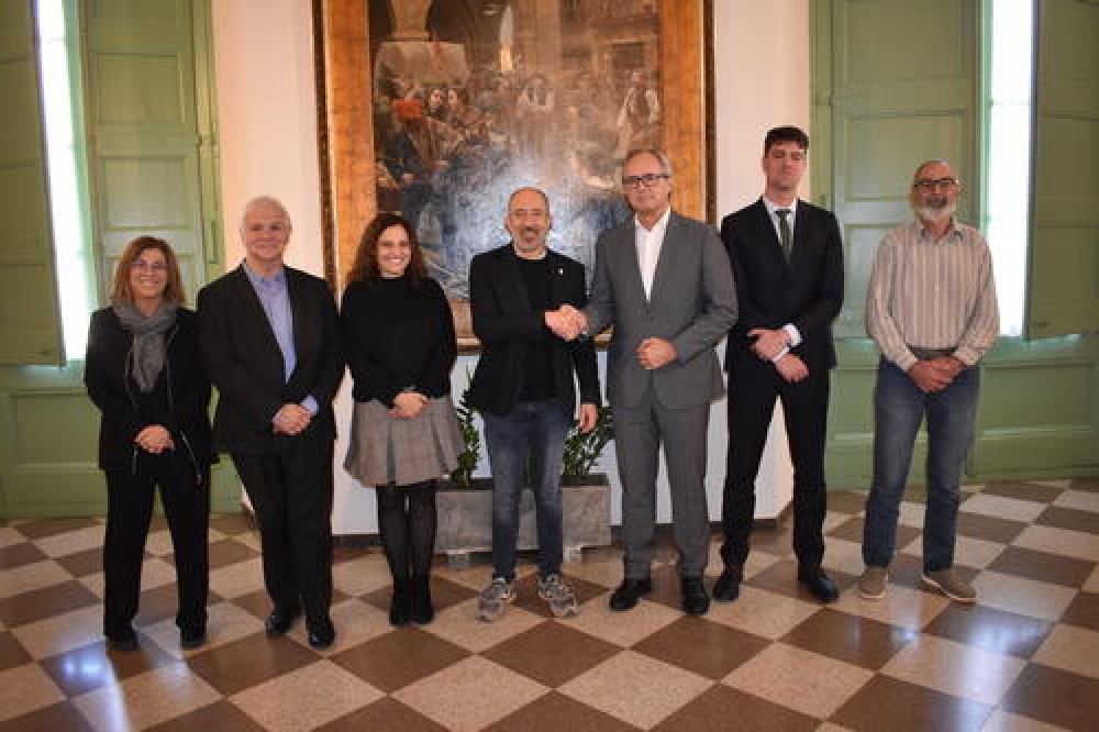 L'Ajuntament de Manresa i Fundació Mémora signen un conveni per impulsar el projecte 'Ciutats que Cuiden'