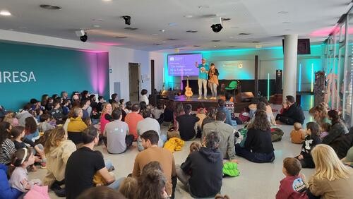 Prop de 1.500 persones participen en la primera edició de la Fira del Llibre Infantil i Juvenil en Català de Manresa 