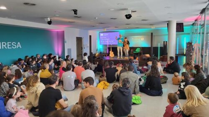 Prop de 1.500 persones participen en la primera edició de la Fira del Llibre Infantil i Juvenil en Català de Manresa 