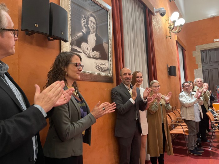 La Galeria de Manresans i Manresanes Il·lustres ja llueix el retrat de Maria Matilde Almendros Carcasona