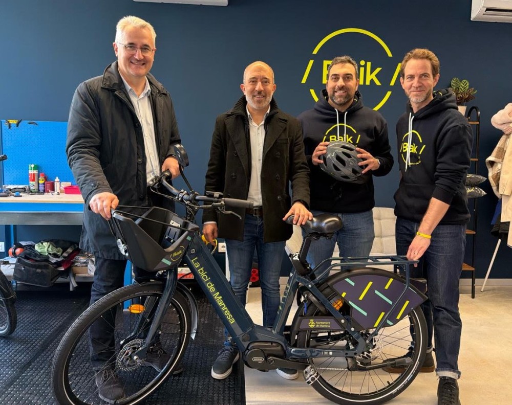 L'Ajuntament de Manresa inaugura a la plaça Bages el local del nou servei de bicicletes elèctriques Baik