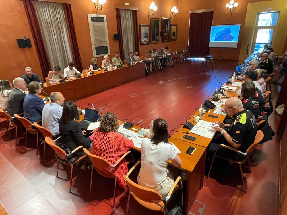 Prop de 40 representants de govern, grups municipals, cossos policials i institucions participen a la 8a Taula per la Seguretat, Civisme i Convivència de Manresa