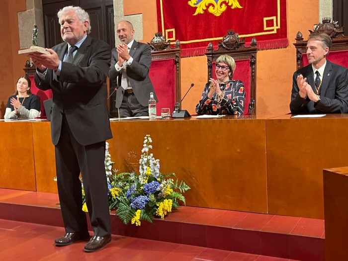 Agustí Cots defensa i lloa en el pregó de la Festa de la Llum el rol històric i actual de la gent d'oficis i en especial dels constructors