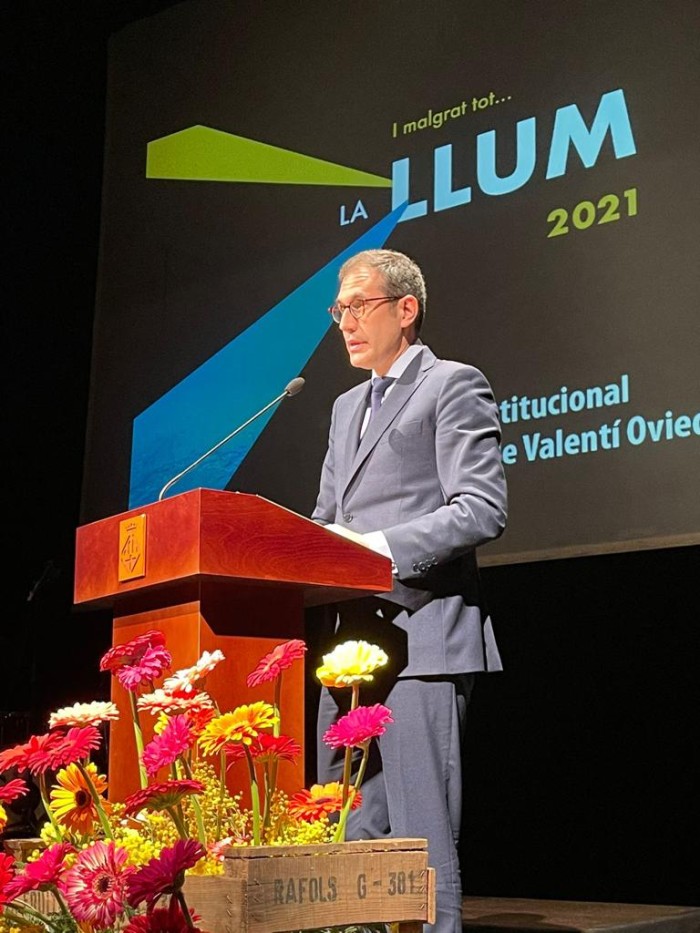 Valenti Oviedo defensa la cultura per a tothom i lloa el model de treball d'El Galliner a Manresa en el pregó de la Llum