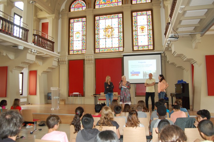 L'Institut Lluís de Peguera ha acollit el joc lúdic Passaparaula sobre la cultura europea
