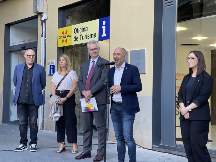 Manresa mostra la recuperació de la Casa Fàbregas en la inauguració de la nova Oficina de Turisme