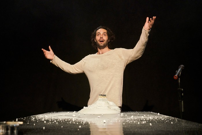 Demà dijous arriba al Kursaal 'A FUEGO' de Pablo Macho Otero, un monòleg en clau d'humor sobre el desig de deixar empremta