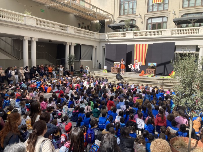 La llegenda de Sant Jordi explicada pel Jan i la Júlia torna al pati del Kursaal aquest Sant Jordi