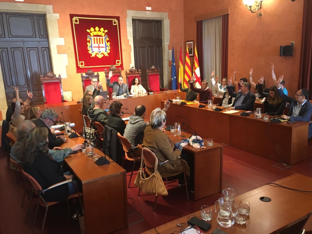 L'Ajuntament de Manresa aprova la proposició de rebuig a la sentència del Procés,  reclama l'amnistia de presos i preses i manifesta el compromís amb el dret de l'autodeterminació