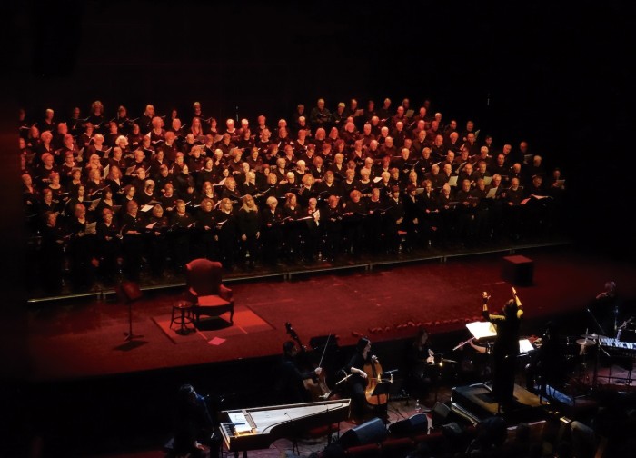 Gairebé 400 cantaires pujaran a l'escenari  del Kursaal diumenge en les dues funcions  d'una nova edició del projecte Canta Gran