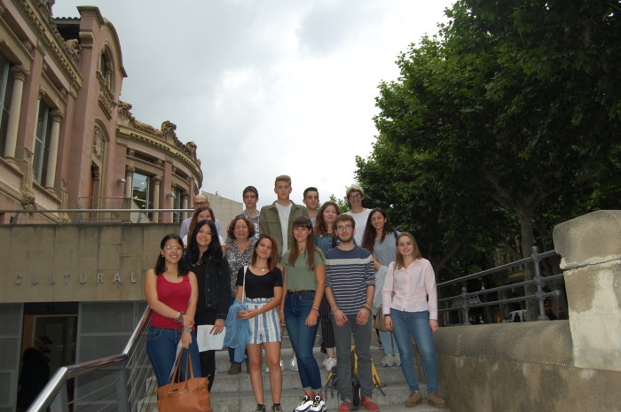Lliurament de tretze treballs de recerca d'alumnes de 2n de batxillerat a la Biblioteca del Casino