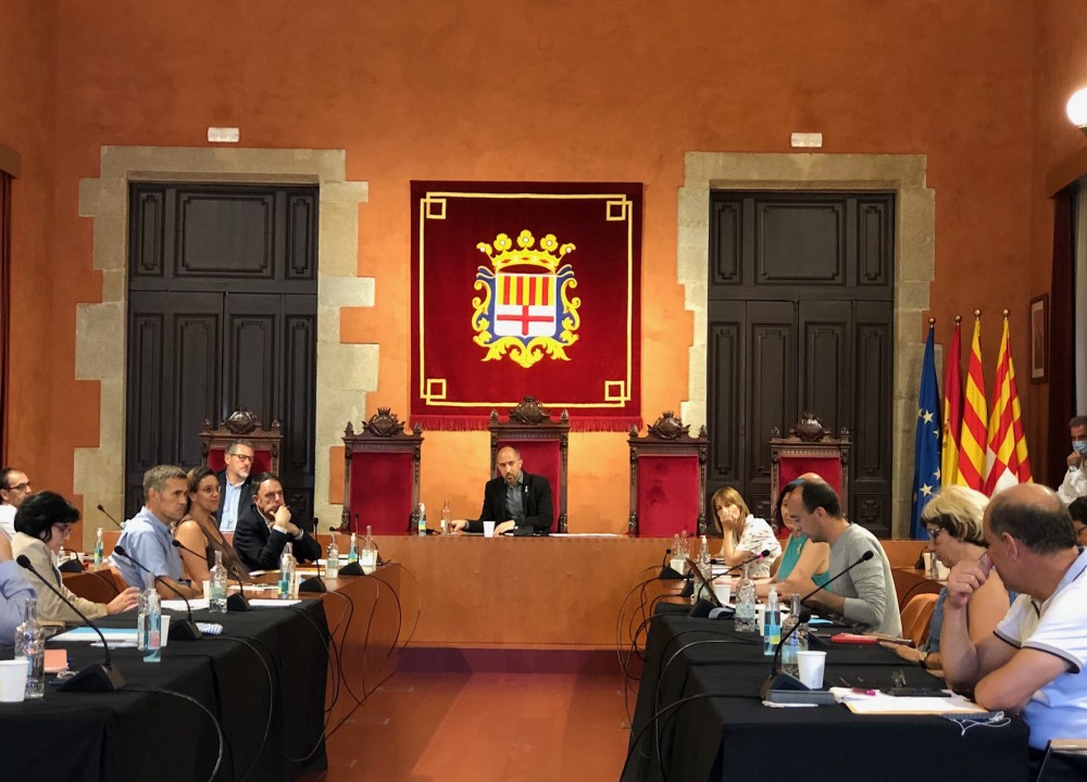 El ple dona llum verd a un nou cartipàs municipal que incorpora una Junta de Govern més paritària