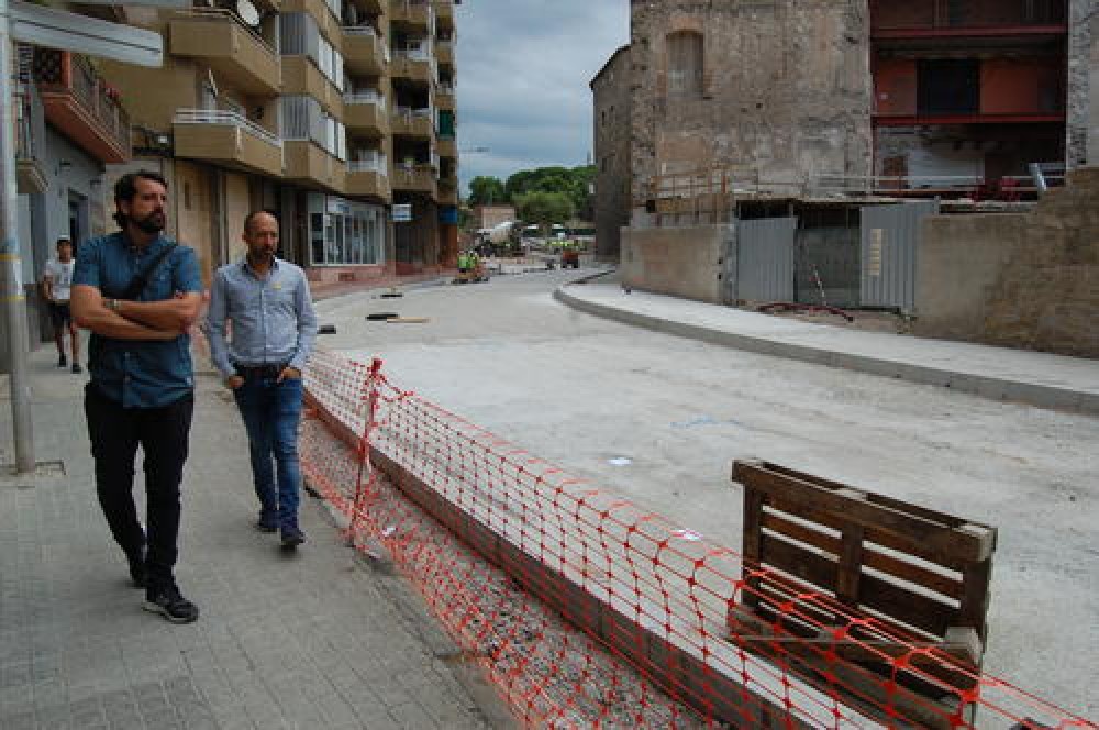 Les obres a la via de Sant Ignasi culminen la primera fase i divendres que ve ja es podrà obrir un carril de circulació en sentit centre ciutat